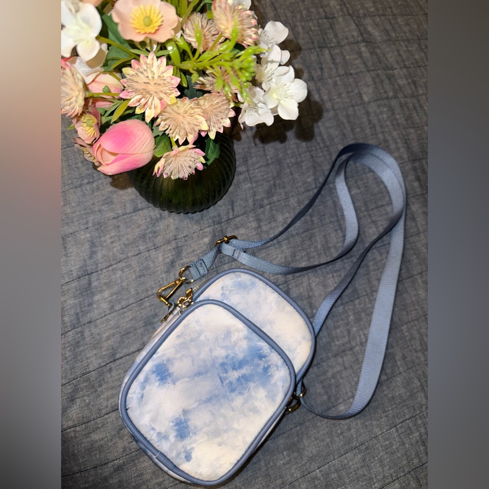 Like dreams Sky blue and white crossbody bag